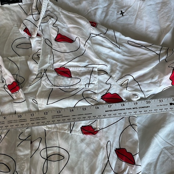 Milk & Honey White Button Up Shirt Lips Long Sleeve Size Medium - Picture 4 of 9